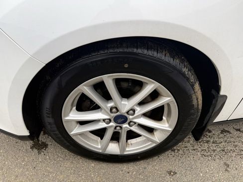 Used 2016 Ford Focus SE w/ SE Power Seat Package image 14