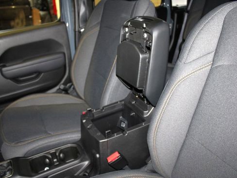 New 2025 Jeep Gladiator Sport image 27