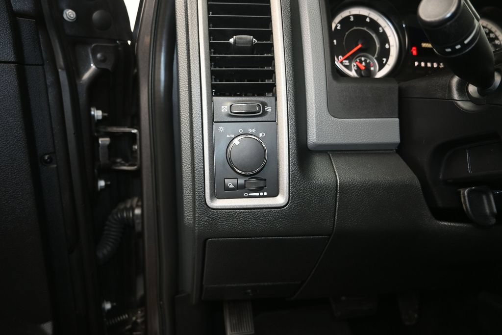 Used 2016 RAM 2500 Tradesman w/ Chrome Appearance Group AWD/4WD image 12