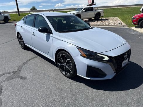 Used 2023 Nissan Altima 2.5 SR FWD image 1