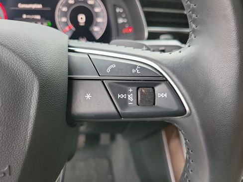 Used 2019 Audi Q8 Prestige w/ Luxury Package AWD/4WD image 22