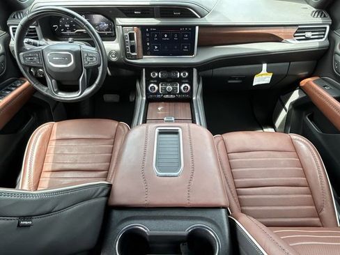Used 2023 GMC Yukon XL Denali Ultimate AWD/4WD image 11