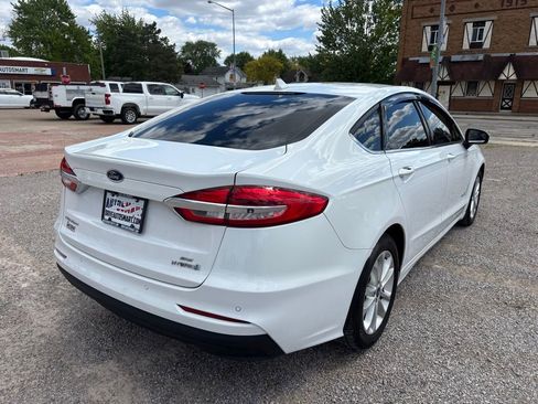 Used 2019 Ford Fusion SE FWD image 3