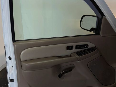 Used 2004 GMC Yukon XL Denali image 12