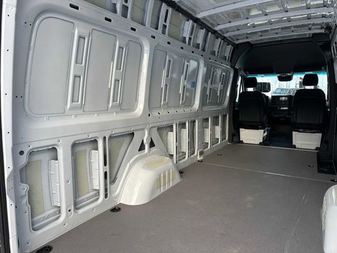 Used 2024 Mercedes-Benz Sprinter 2500 image 19