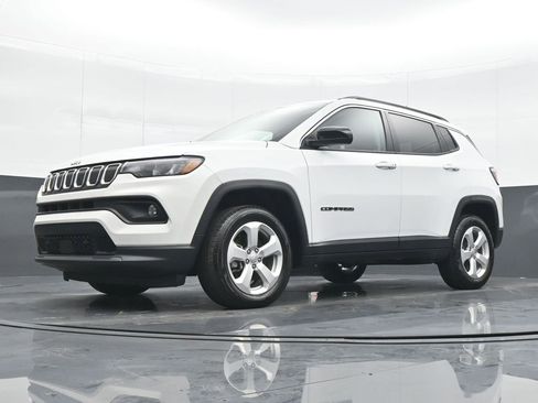 Used 2022 Jeep Compass Latitude image 17