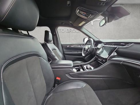 Used 2022 Jeep Grand Cherokee Altitude image 24