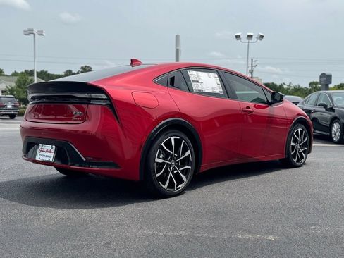 New 2025 Toyota Prius Plug-In Hybrid image 9