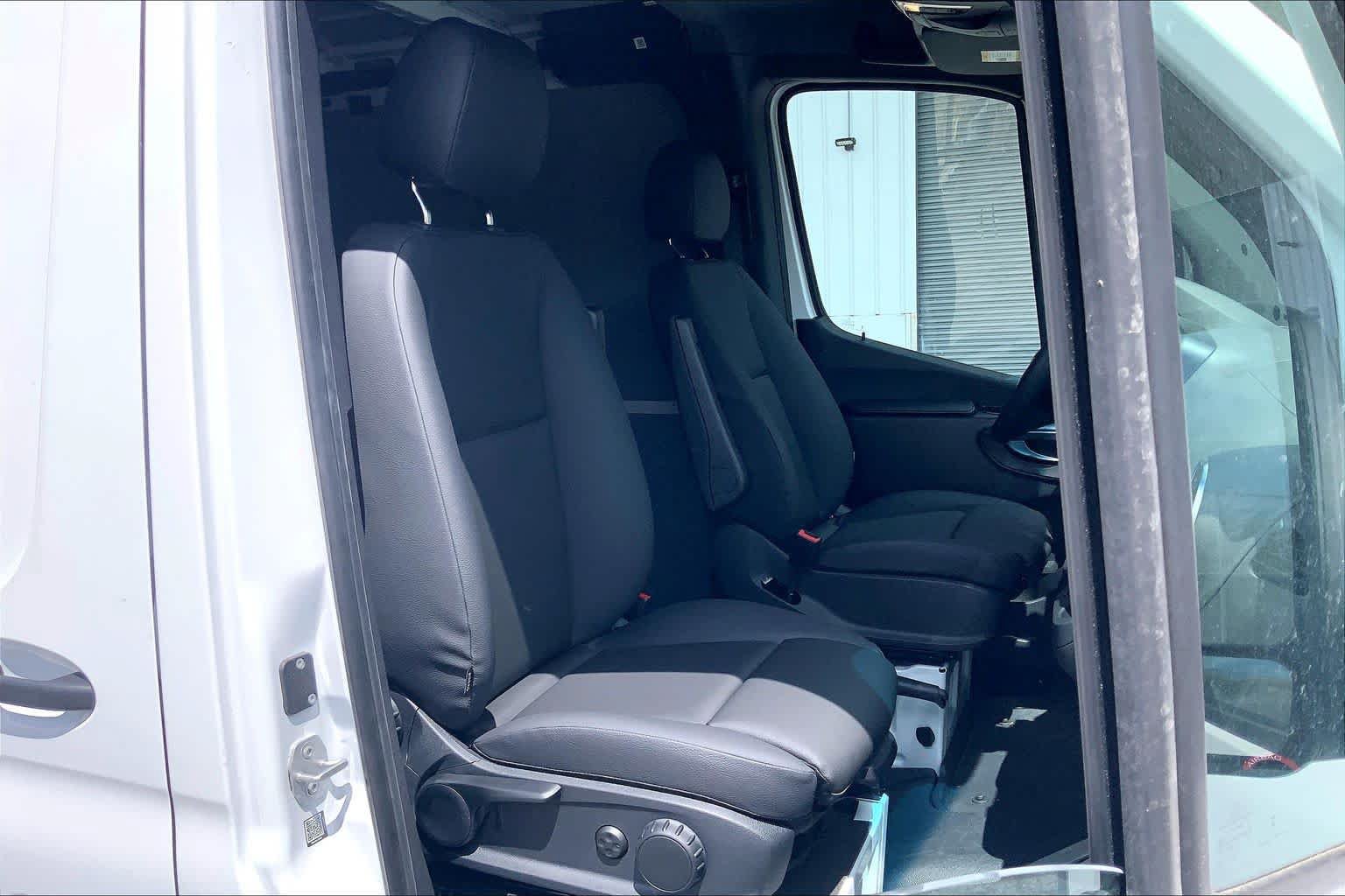 Used 2026 Mercedes-Benz Sprinter 2500 image 2