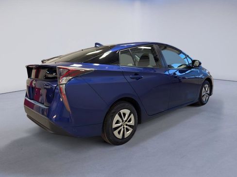 Used 2016 Toyota Prius Four image 7