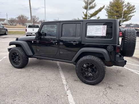 Used 2017 Jeep Wrangler Unlimited Rubicon w/ Cold Weather Group AWD/4WD image 16