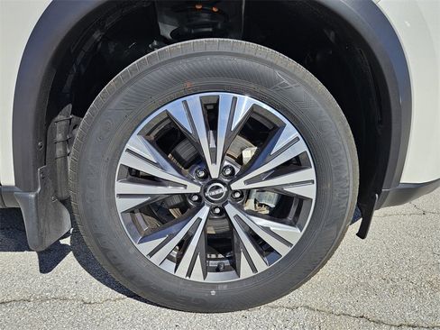 Used 2023 Nissan Rogue SV w/ SV Premium B Package image 37