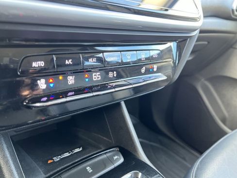 Used 2022 Chevrolet Bolt EUV LT w/ Convenience Package image 11