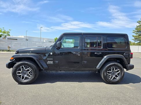 Used 2024 Jeep Wrangler Unlimited Sahara AWD/4WD image 3