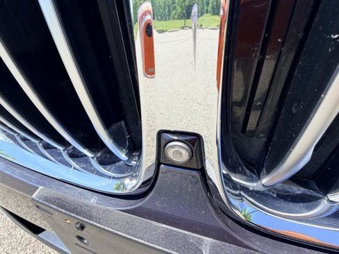 Used 2019 BMW X5 xDrive50i w/ M Sport Package AWD/4WD image 18