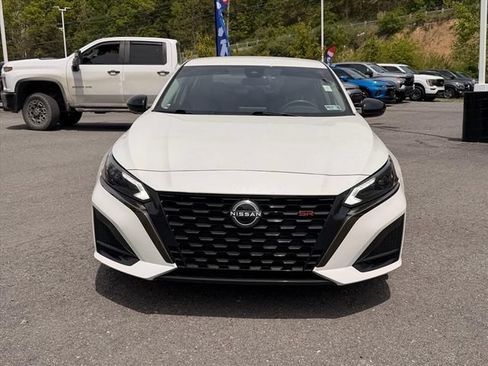 Used 2023 Nissan Altima 2.5 SR AWD/4WD image 17