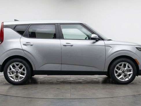 Used 2025 Kia Soul LX w/ LX Technology Package image 11
