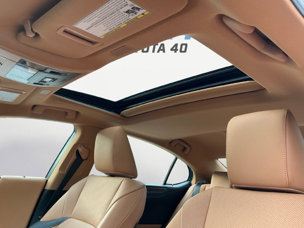 Used 2023 Lexus ES 300h w/ Premium Package FWD image 9