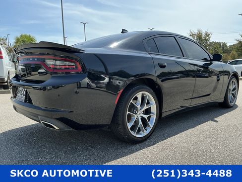 Used 2022 Dodge Charger SXT w/ Plus Group RWD image 5