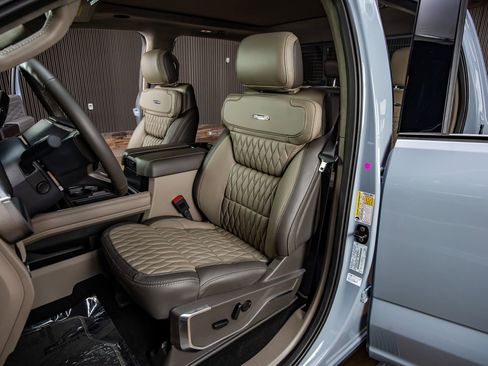 Used 2026 Ford F450 Platinum w/ Platinum Plus Package image 30