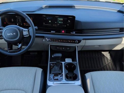 New 2026 Kia Carnival EX FWD image 18