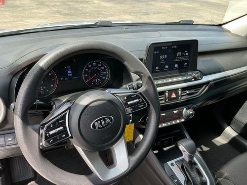 Used 2019 Kia Forte LXS FWD image 17