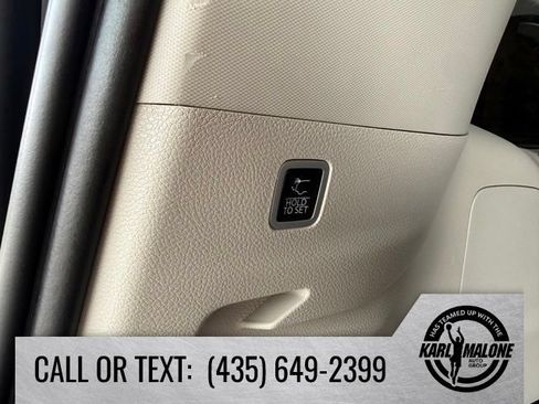 Used 2023 Jeep Wagoneer L Series III w/ Premium Group I AWD/4WD image 35