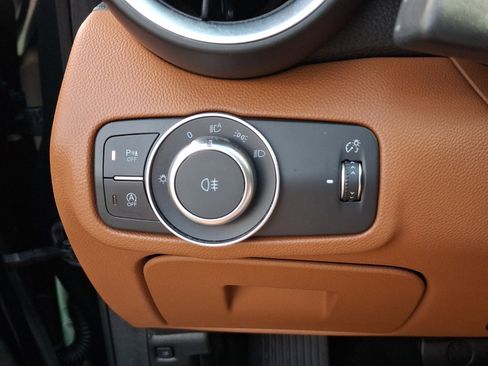 Used 2020 Alfa Romeo Giulia Ti w/ Active Blind Spot Package AWD/4WD image 23