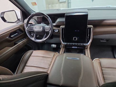 Used 2025 GMC Yukon XL Denali Ultimate AWD/4WD image 15