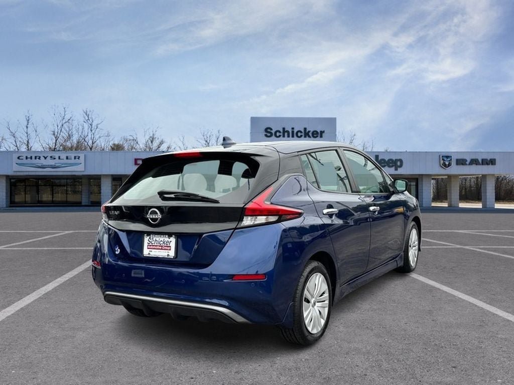 Used 2025 Nissan Leaf S FWD image 3