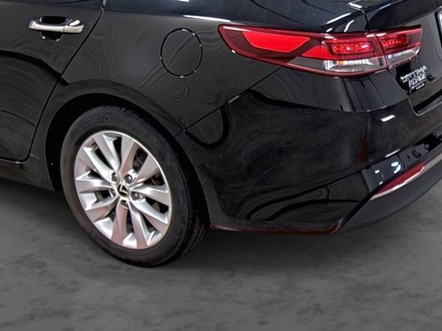 Used 2018 Kia Optima S image 9