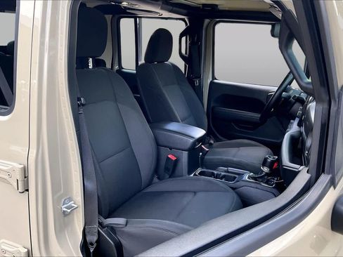Used 2020 Jeep Gladiator Sport w/ Quick Order Package 24S AWD/4WD image 9