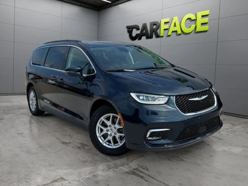 Used 2022 Chrysler Pacifica Touring-L w/ Uconnect Theater Family Group FWD image 1