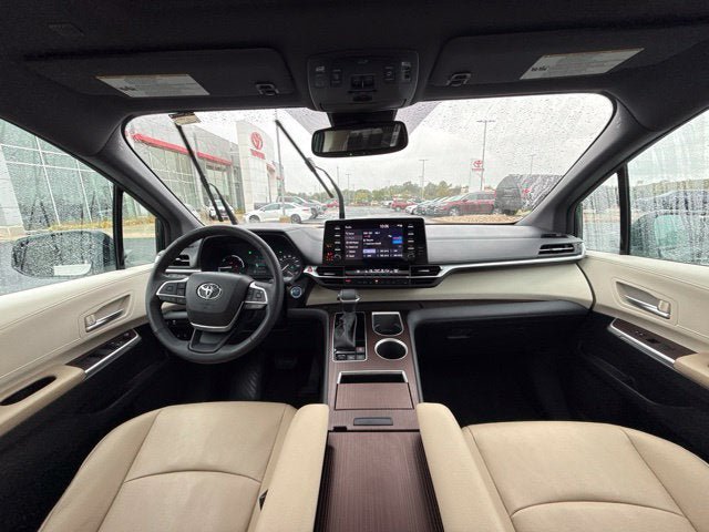 Used 2024 Toyota Sienna XLE AWD/4WD image 22