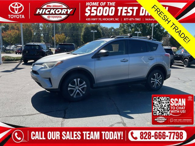 Used 2018 Toyota RAV4 LE AWD/4WD image 1