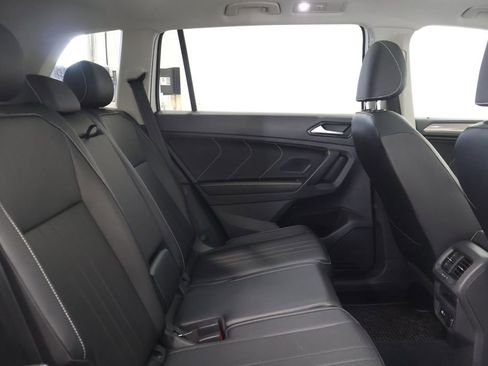 Used 2022 Volkswagen Tiguan SE w/ Panoramic Sunroof Package AWD/4WD image 24