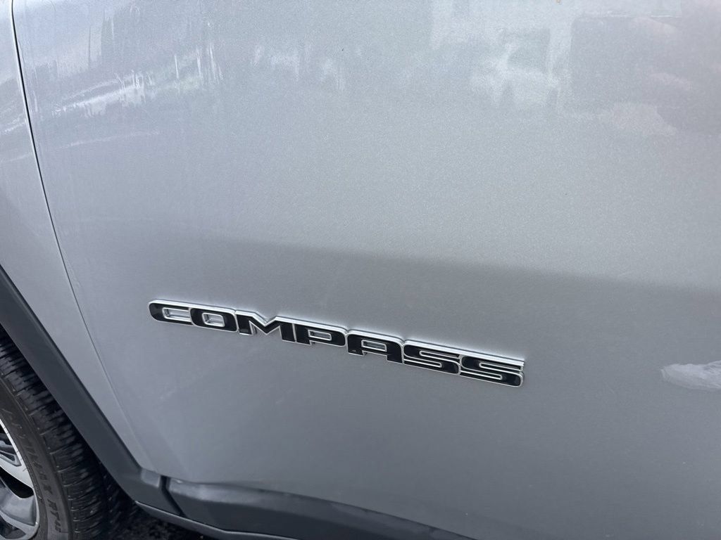 Used 2022 Jeep Compass Limited AWD/4WD image 32