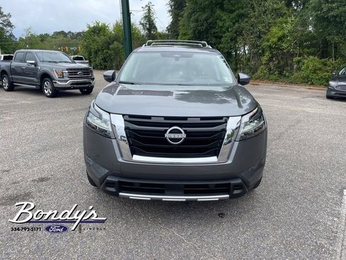 Used 2024 Nissan Pathfinder SL w/ SL Premium Package FWD image 2