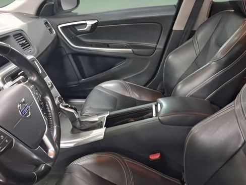 Used 2018 Volvo V60 T5 Dynamic w/ Vision Package FWD image 10