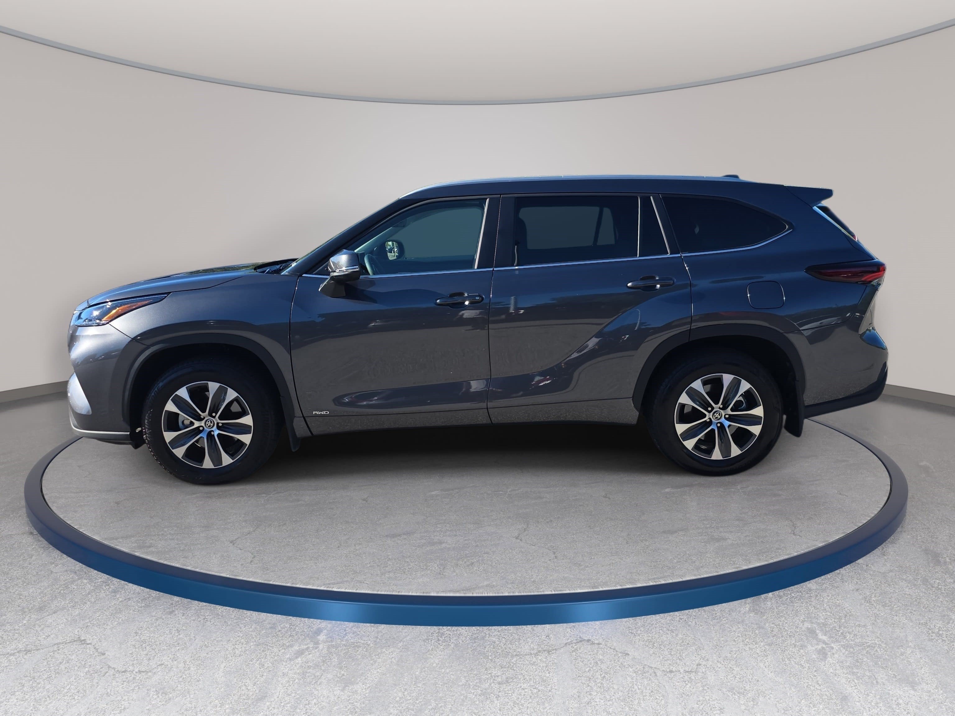 Used 2025 Toyota Highlander XLE AWD/4WD image 7