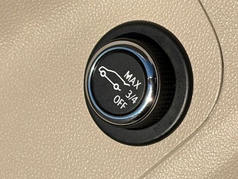 Used 2019 GMC Acadia Denali w/ Technology Package FWD image 21