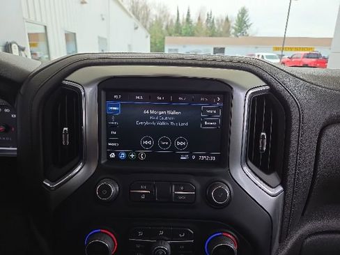 Used 2022 Chevrolet Silverado 1500 LT AWD/4WD image 50