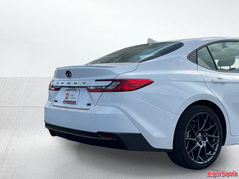 Used 2026 Toyota Camry SE FWD image 12