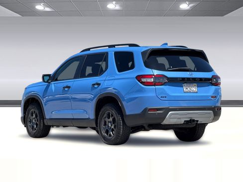 Used 2025 Honda Pilot TrailSport image 3