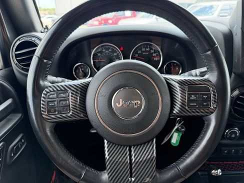 Used 2018 Jeep Wrangler Unlimited Rubicon AWD/4WD image 8