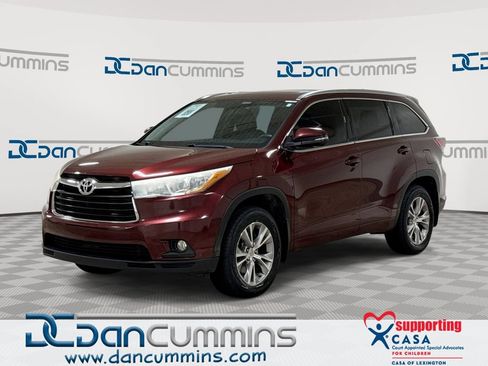 Used 2015 Toyota Highlander XLE AWD/4WD image 1