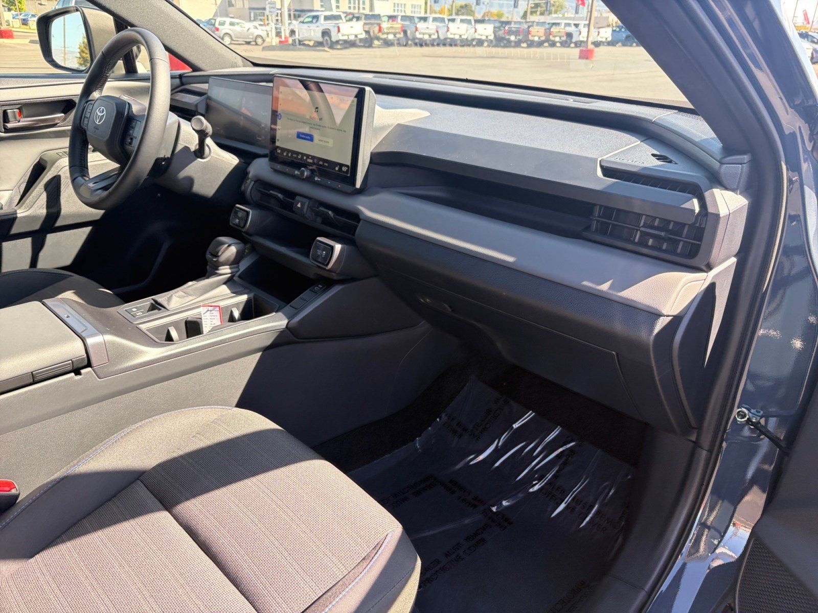 Used 2026 Toyota RAV4 SE w/ Convenience Package FWD image 29