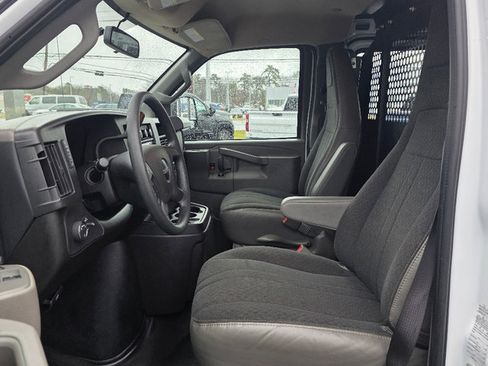 Certified 2024 GMC Savana 2500 Work Van w/ Driver Convenience Package image 30