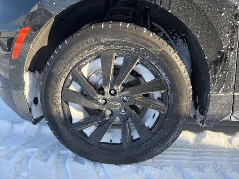 Used 2024 Chevrolet Equinox LS w/ LS Convenience Package image 3