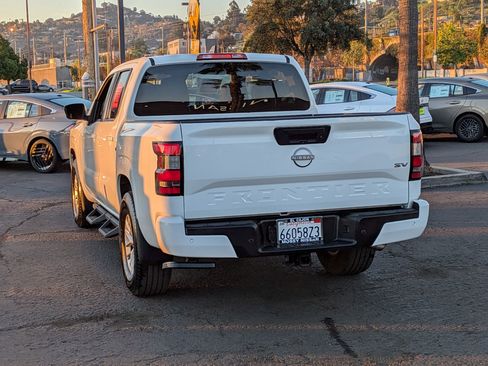 Certified 2024 Nissan Frontier SV w/ Technology Package image 8